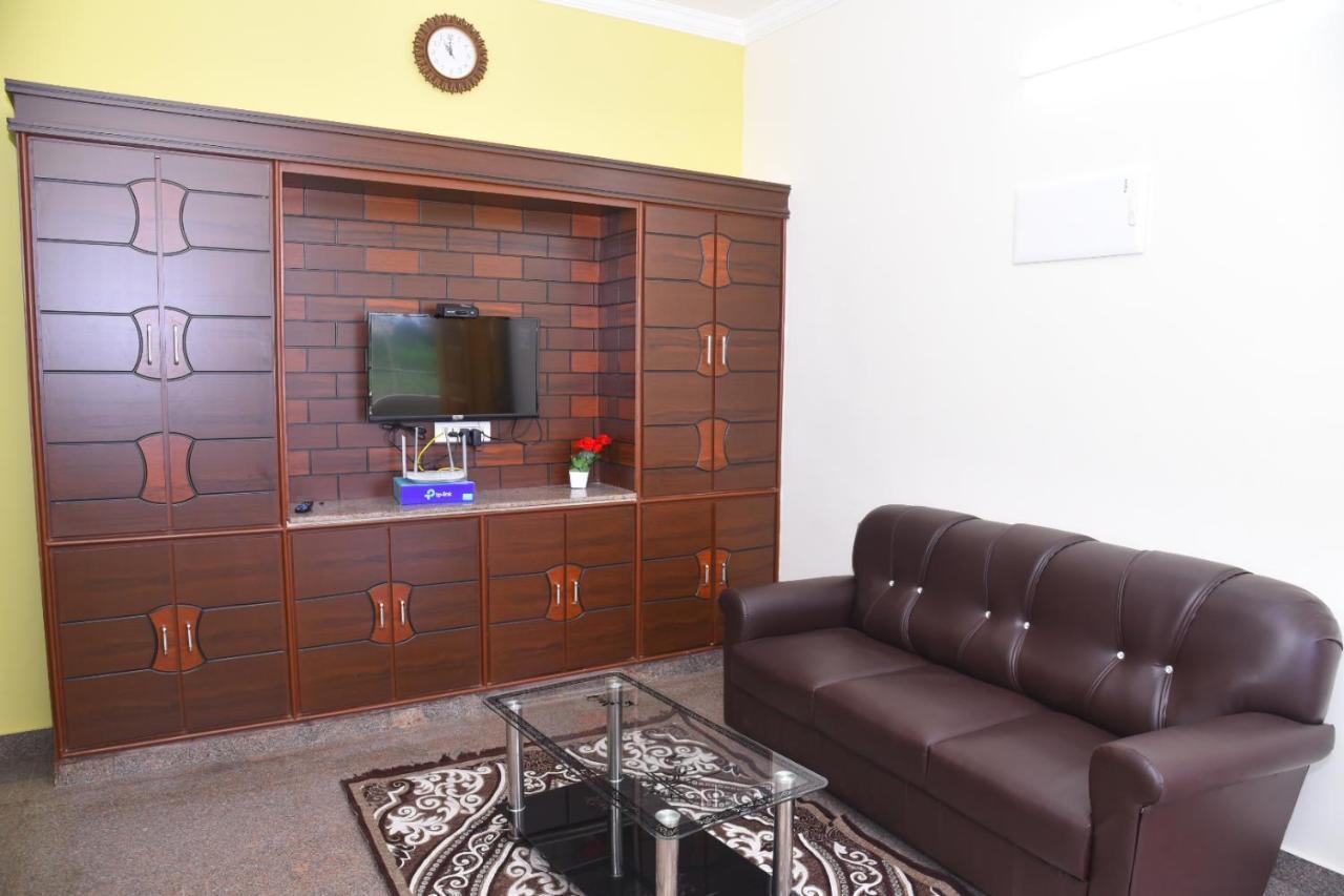 טירופאטי Four Seasons Home Stay מראה חיצוני תמונה