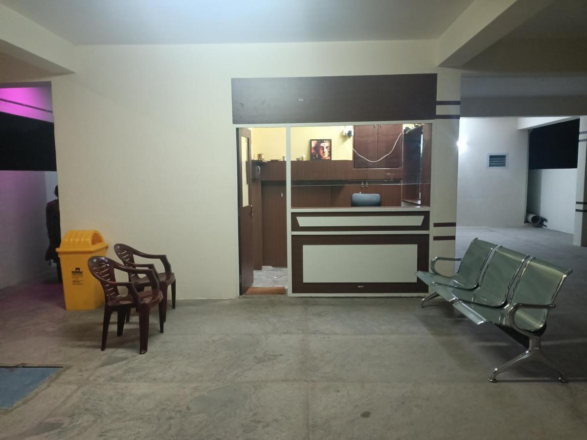 טירופאטי Four Seasons Home Stay מראה חיצוני תמונה
